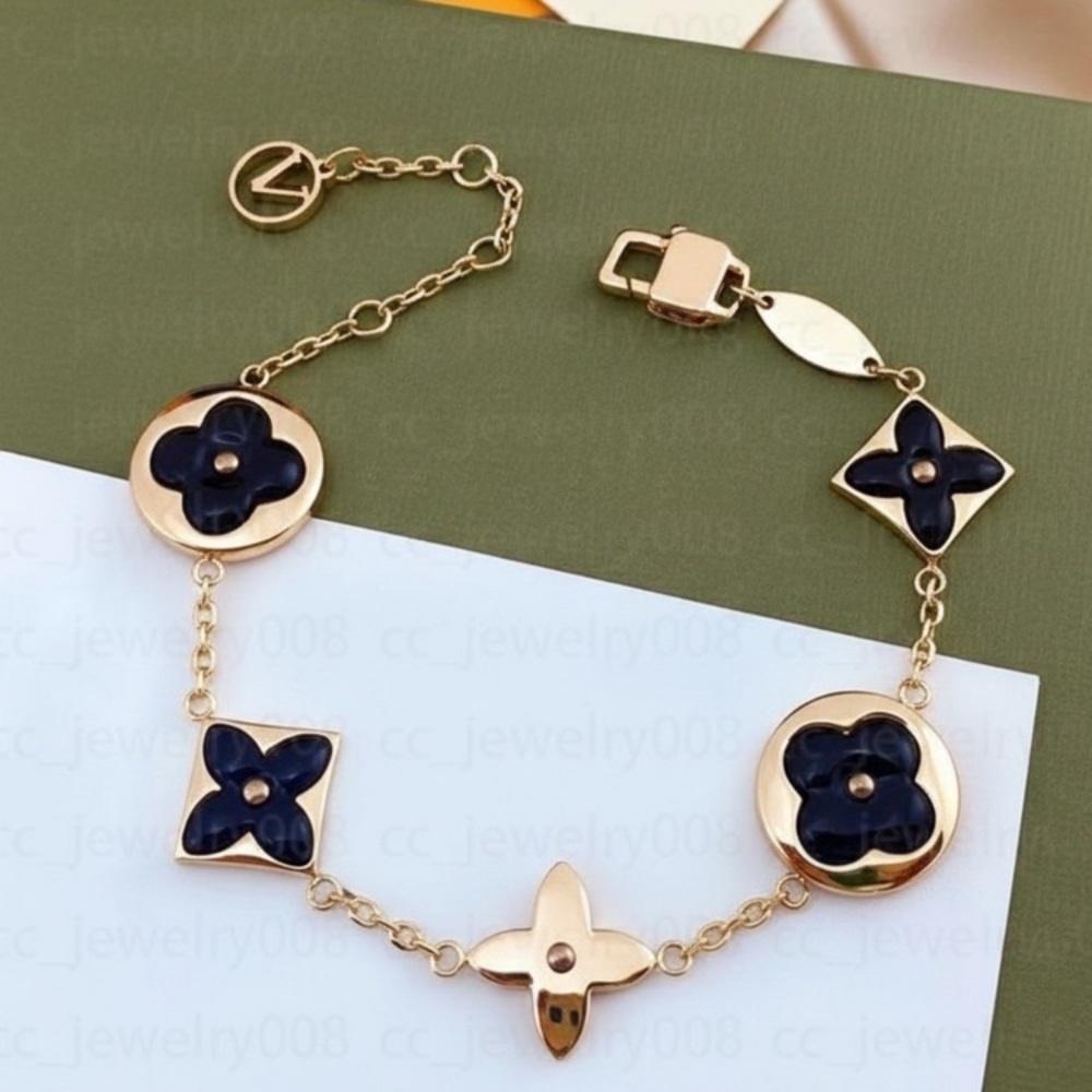❤️**Gold and Black Flower Bloom
Mother of Pearl Clover Motif Chain
Bracelet